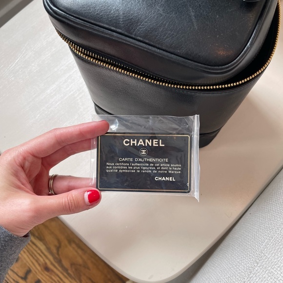 CHANEL Black Lambskin Cosmetic Vanity Case with Gold Hardware - Picture 9 of 16